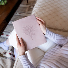 Load image into Gallery viewer, KJV Shiloh Bible