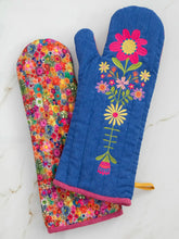 Load image into Gallery viewer, Quilted Oven Mitt