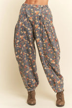Load image into Gallery viewer, Levitt Floral Joggers