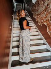 Load image into Gallery viewer, Blue Blossom Pant
