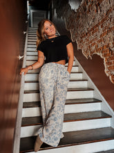 Load image into Gallery viewer, Blue Blossom Pant
