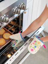 Load image into Gallery viewer, Embroidered Mini Oven Mitt Set
