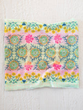 Load image into Gallery viewer, Half Boho Bandeau Mint Borders
