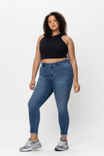 Load image into Gallery viewer, Curvy Jana Jeans
